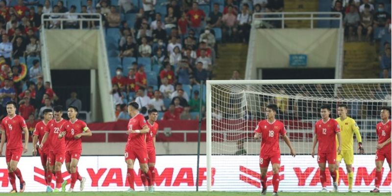 Việt Nam tiếp tục thể hiện lối đá mờ nhạt trong hiệp 2 và nhận thêm bàn thua